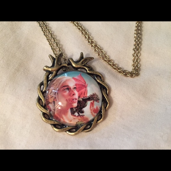 Daenerys Targaryen game of thrones bird necklace - Picture 4 of 4